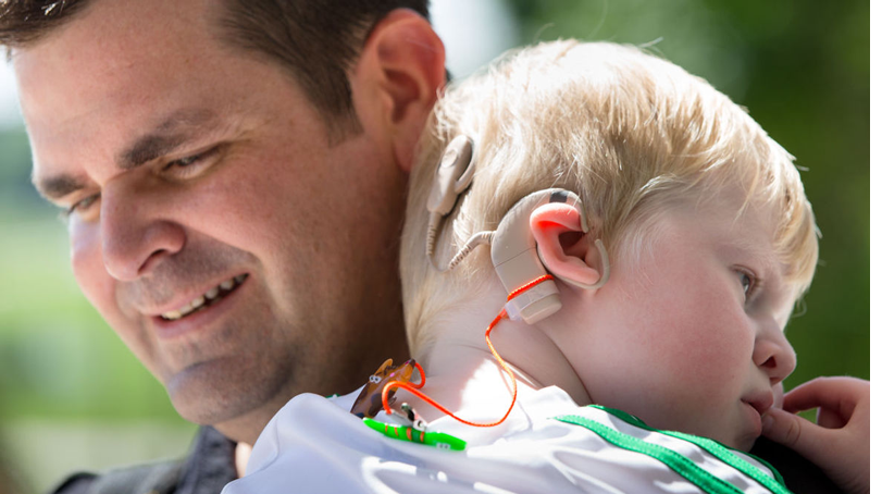 درمان کم شنوایی در نوزادان